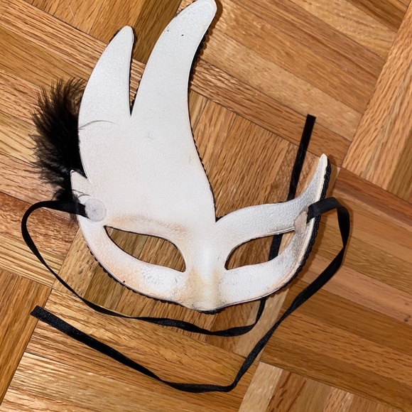 Custom Venetian feather beaded black mask one size - Picture 4 of 5